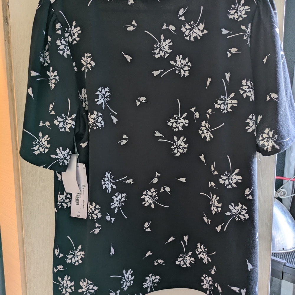 Liz Claiborne Black Flower Blouse - Picture 2 of 4